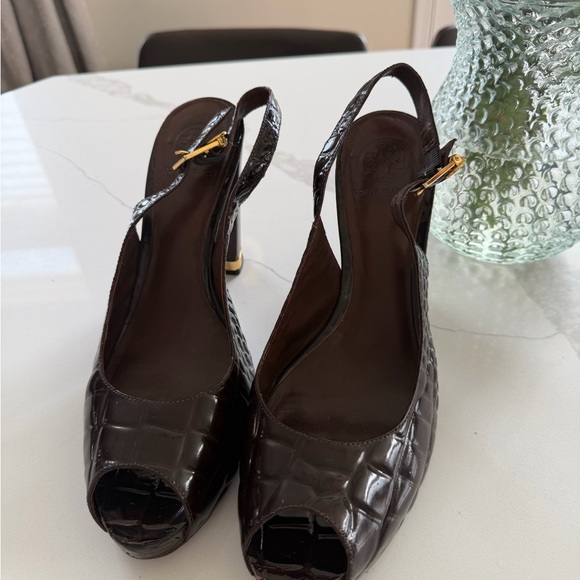 TORY BURCH Allison Crocs Brown Patent Leather Peep Toe Slingback Heels Sz 11 - Picture 2 of 5